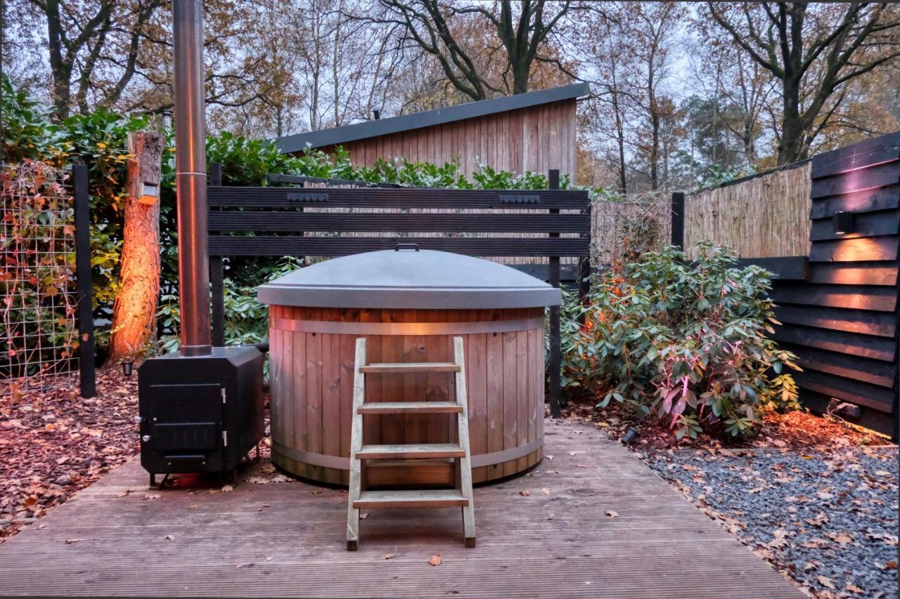 Lodge In Een Bosrijke Omgeving Met Hottub & Sauna Opt Rheezerveen Εξωτερικό φωτογραφία