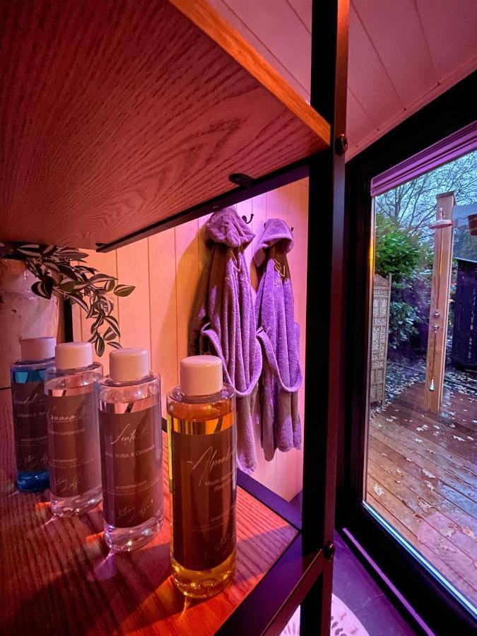 Lodge In Een Bosrijke Omgeving Met Hottub & Sauna Opt Rheezerveen Εξωτερικό φωτογραφία