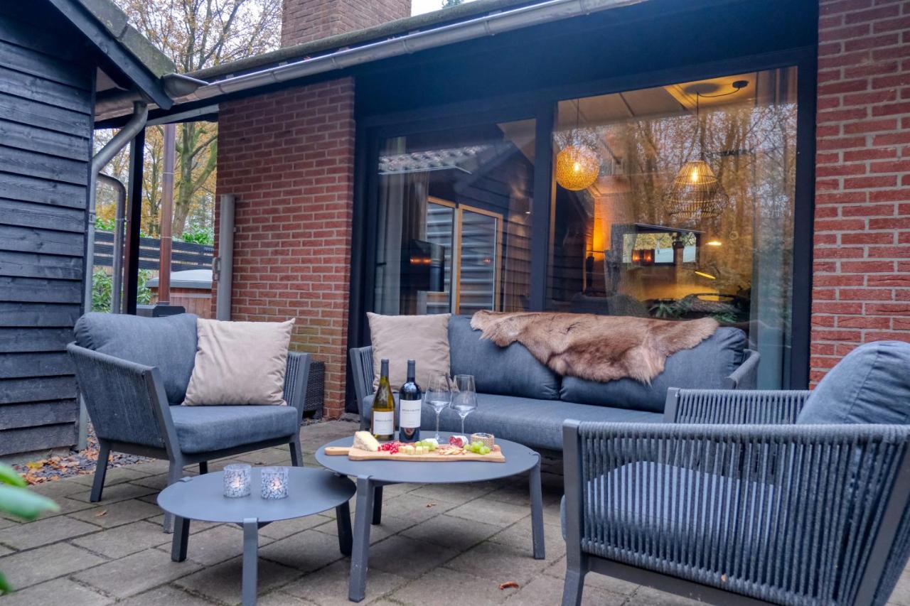 Lodge In Een Bosrijke Omgeving Met Hottub & Sauna Opt Rheezerveen Εξωτερικό φωτογραφία