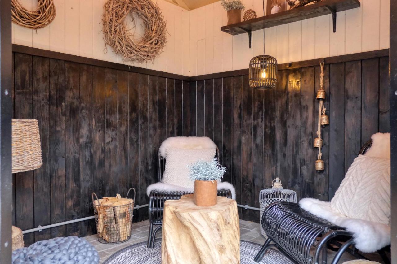 Lodge In Een Bosrijke Omgeving Met Hottub & Sauna Opt Rheezerveen Εξωτερικό φωτογραφία